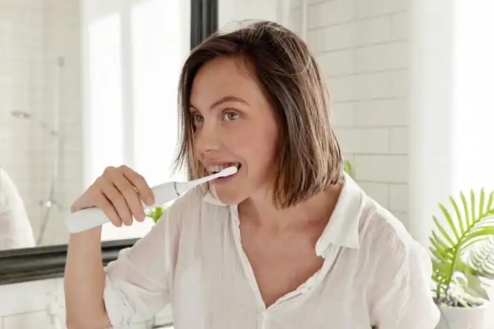 12 Things Dental Hygienists Would Never, Ever Do To Their Teeth